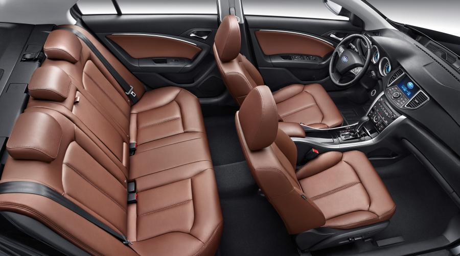 Интерьер FAW Besturn B90 (C303) 2014 года  (фото 2 из 6)